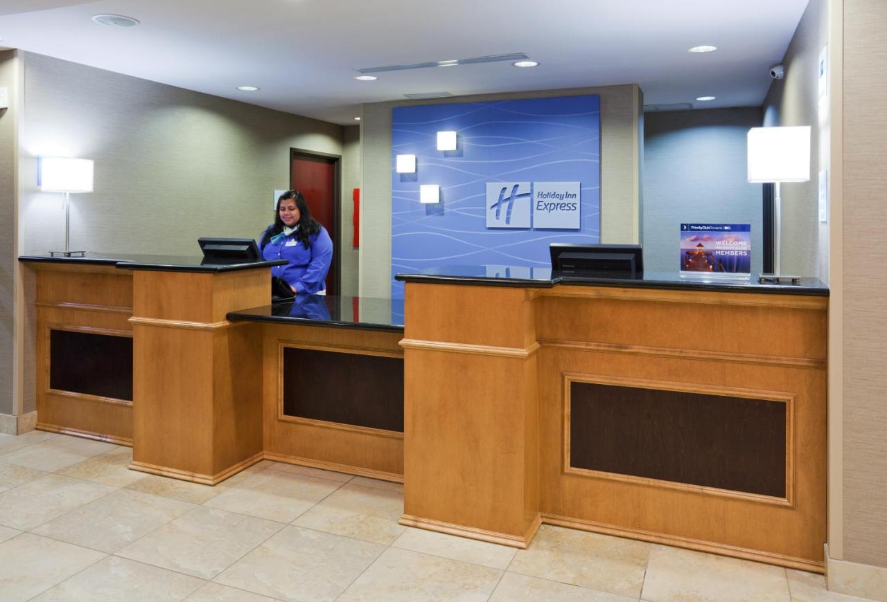 Holiday Inn Express And Suites Rochester West-Medical Center By Ihg Екстериор снимка