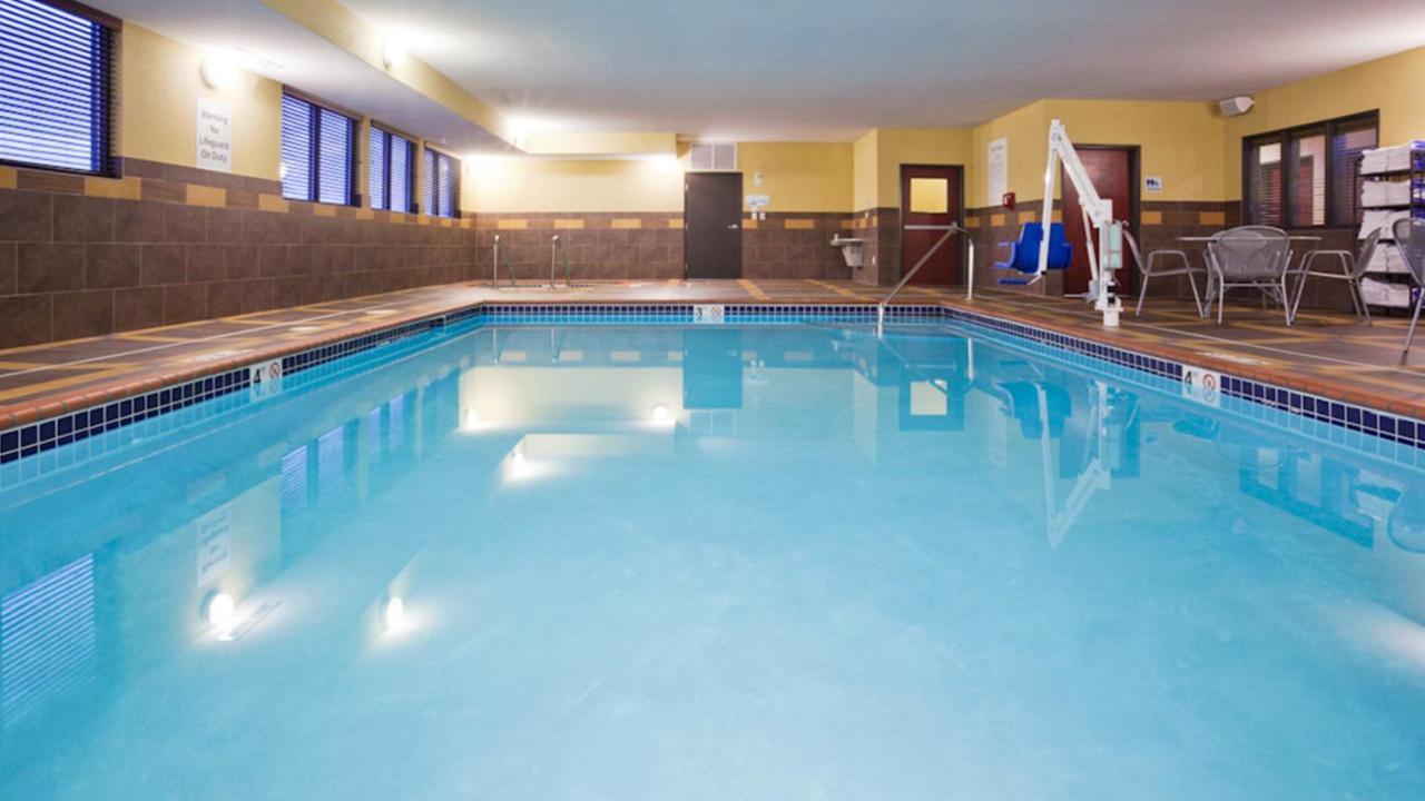 Holiday Inn Express And Suites Rochester West-Medical Center By Ihg Екстериор снимка