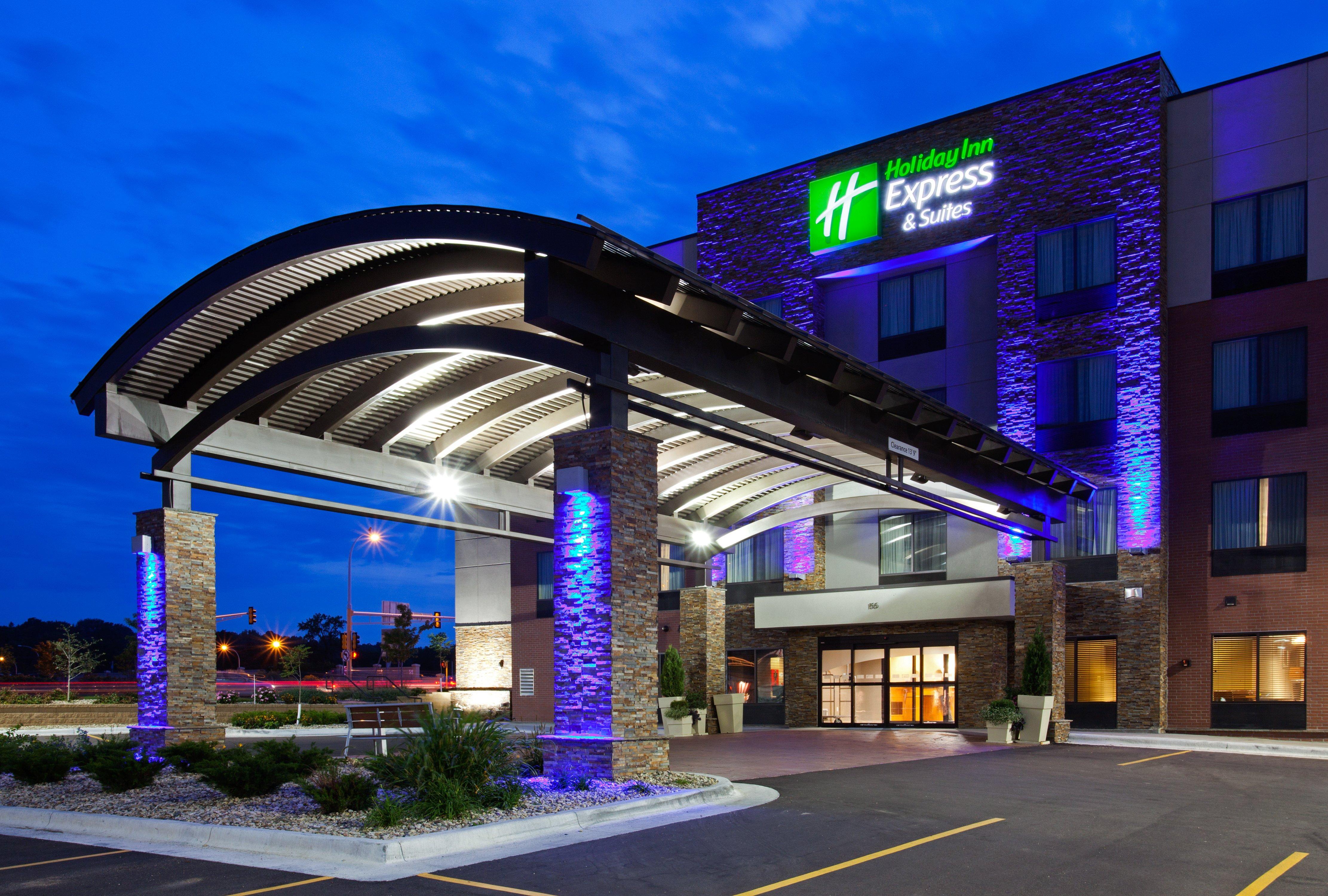 Holiday Inn Express And Suites Rochester West-Medical Center By Ihg Екстериор снимка
