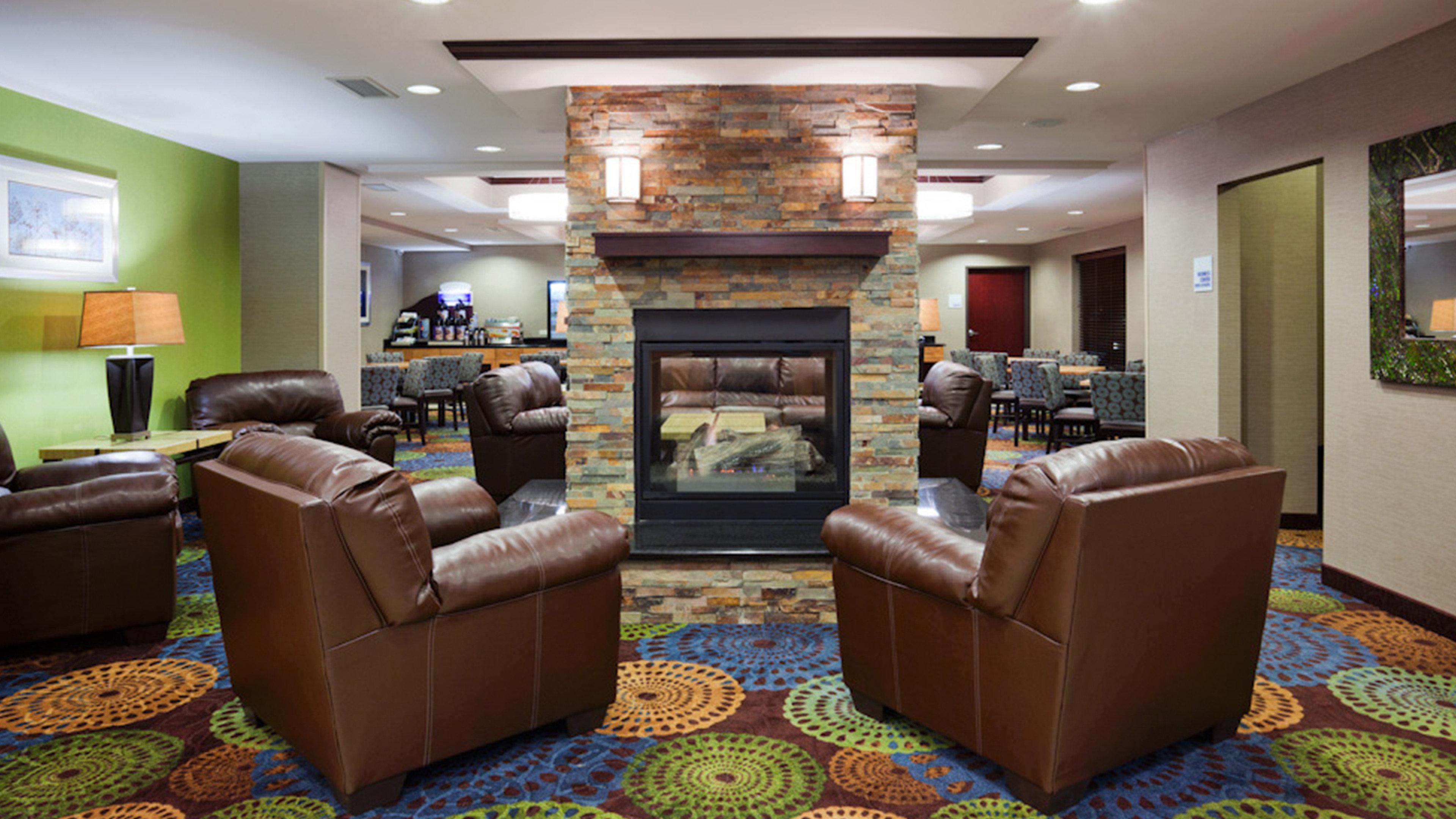 Holiday Inn Express And Suites Rochester West-Medical Center By Ihg Екстериор снимка