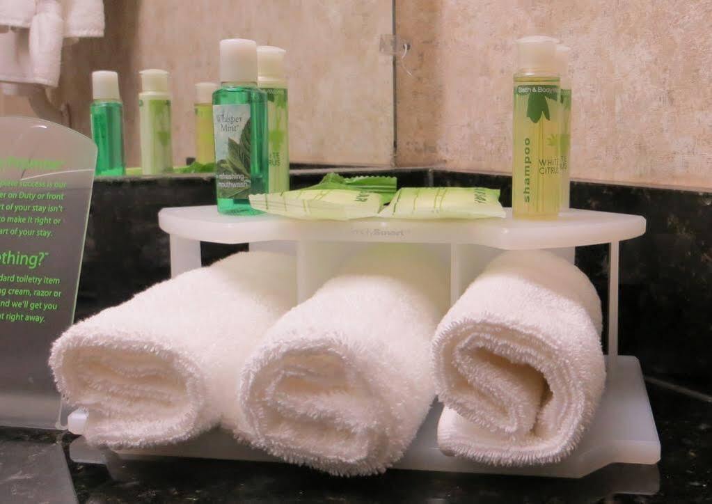 Holiday Inn Express And Suites Rochester West-Medical Center By Ihg Екстериор снимка